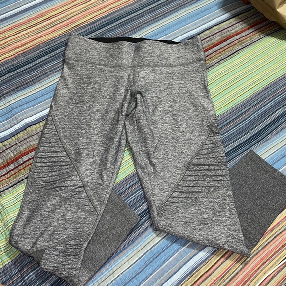 pink Victoria’s Secret ultimate grey mid leggings. - Picture 1 of 5